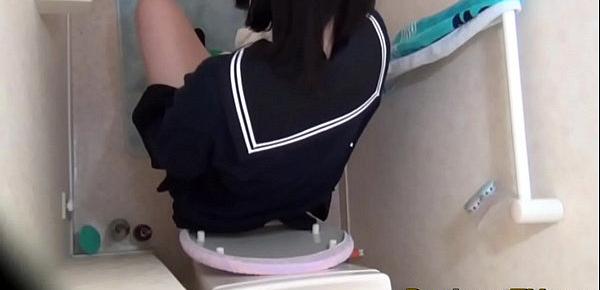  Asian teen pees in toilet
